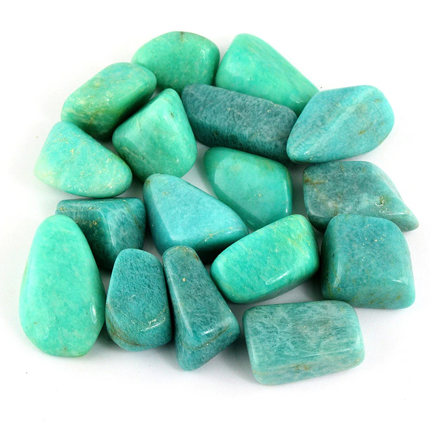 Минерал зелено голубого цвета. Амазонит Уральский камень. Амазонит зеленый минерал. Амазонит САМОЦВЕТ. Кристалл амазонита.