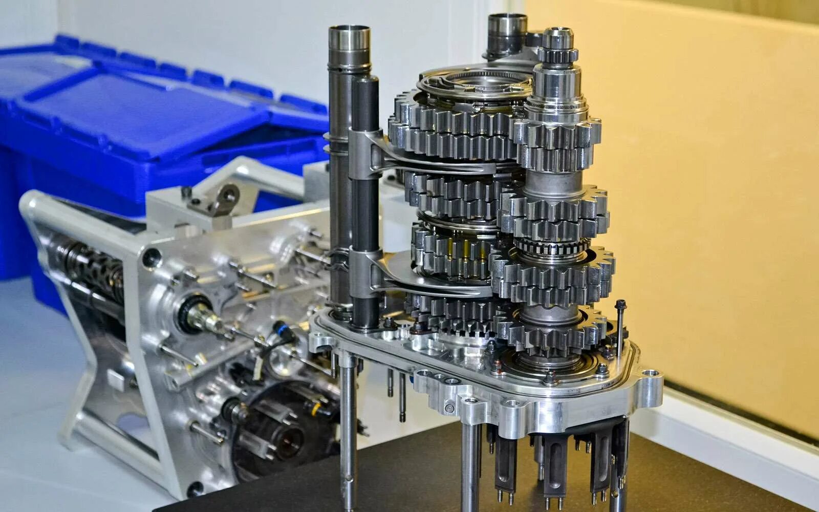 Силовые трансмиссии. Секвентальная коробка передач формула 1. F1 gearbox. Трансмиссия f1. Коробка передач болида ф1.