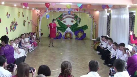 Танец воспитателей на выпускном в детском