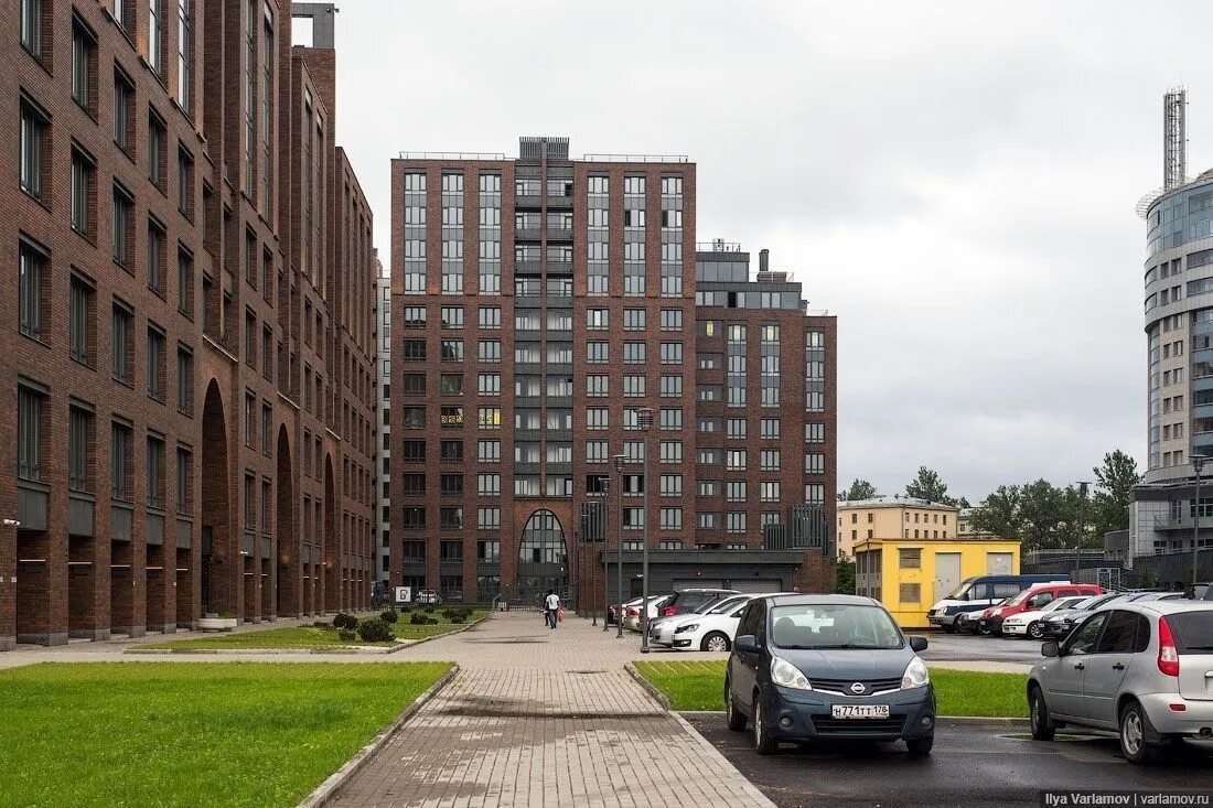 Новые жк в санкт петербурге. Варламов ЖК СПБ. ЖК четыре горизонта СПБ. Дом на излучине Невы Санкт-Петербург. Жилой комплекс Амстердам Варламов.