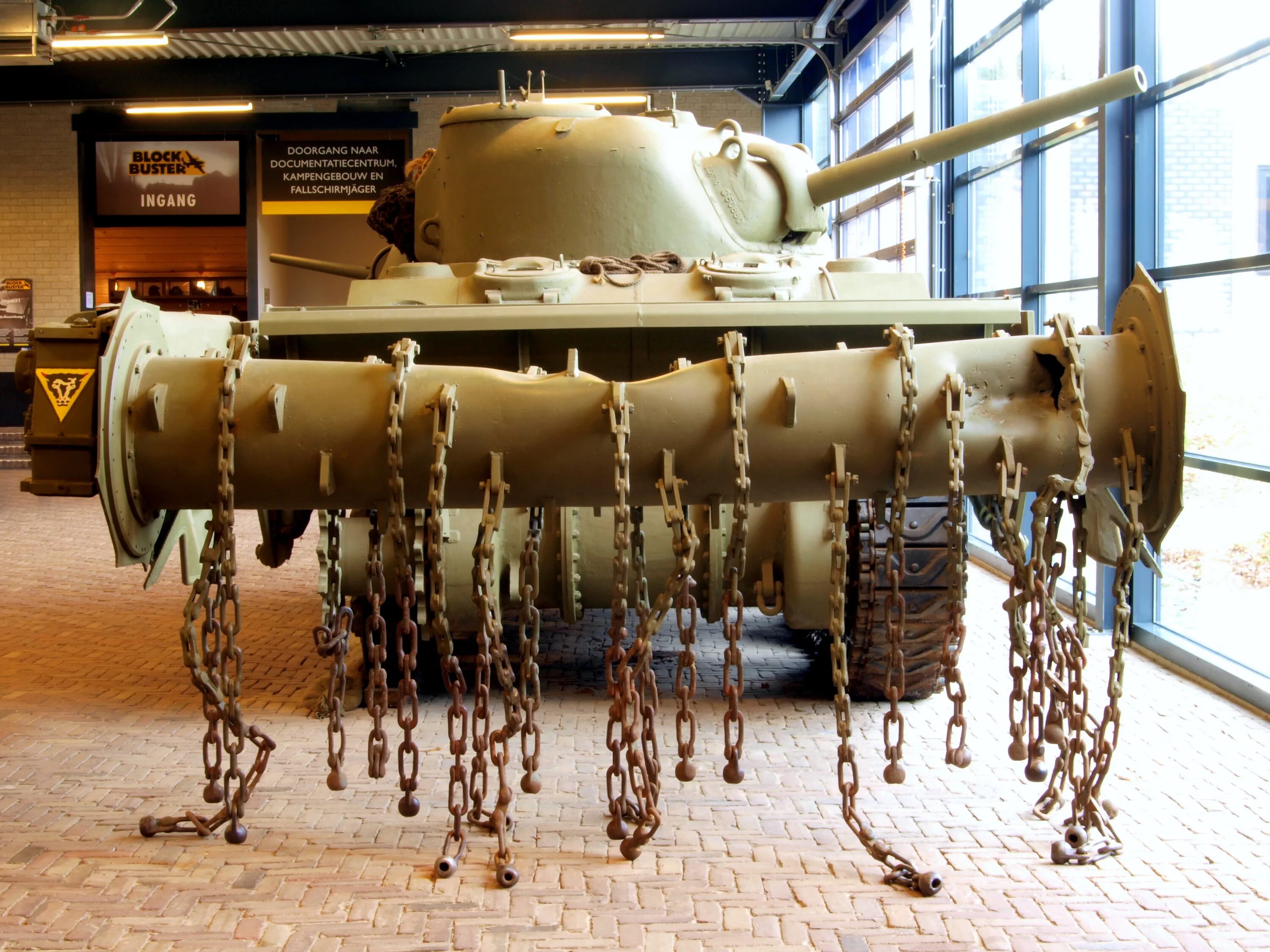 Шерман краб танк. Минный тральщик Шерман. Шерман краб. Танк Sherman Crab. Минный тральщик Шерман краб.