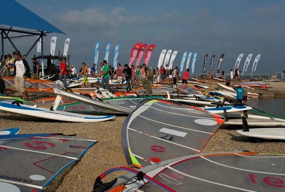 Приморский океанариум владивосток. Куда сходить в приморско. Русский остров владивосток океанариум гостиница. Приморско-ахтарск набережная. Приморский океанариум на острове русский.