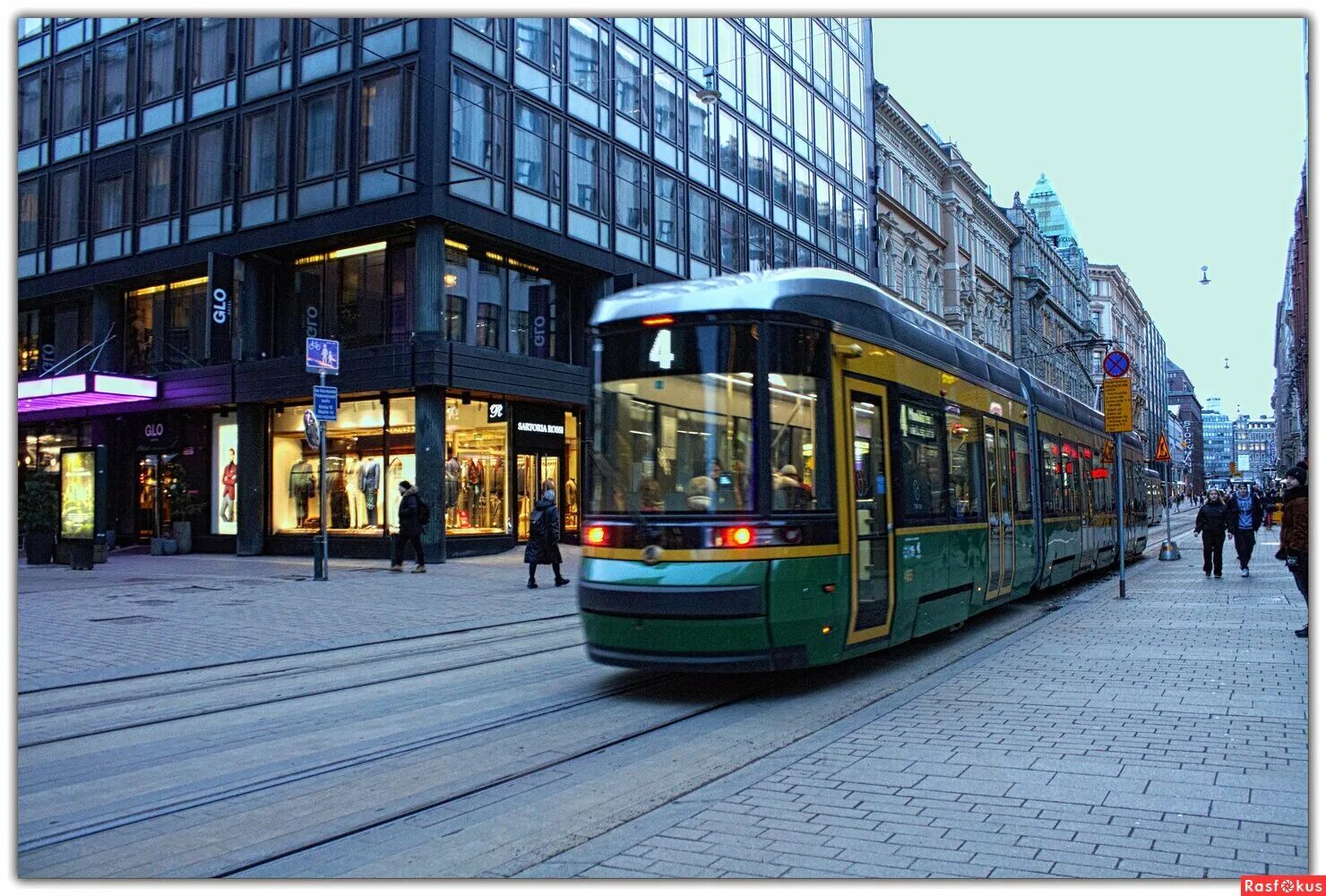 Helsinki aleksandr katu фото. Игра свет. Как выглядит европа. Уличная движуха. Хельсинки 2023.