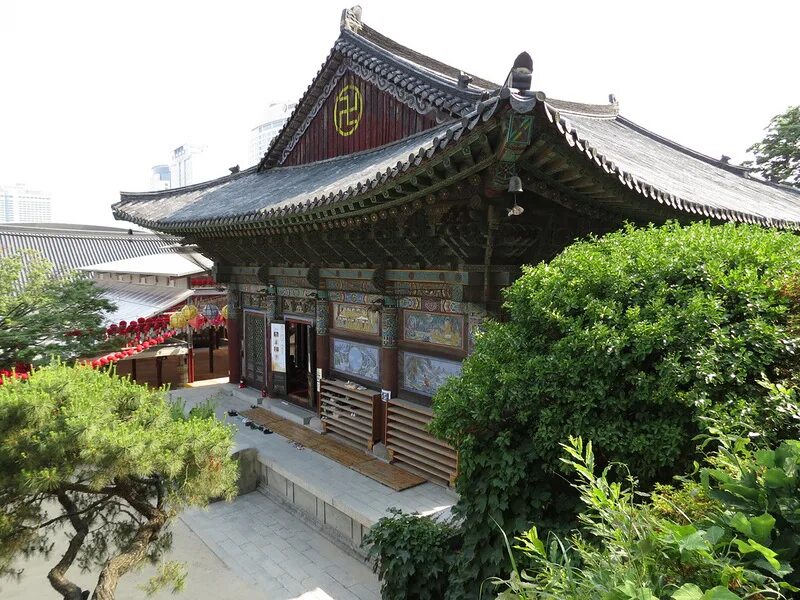 храм в сеуле. южная корея храм бонынса. южная корея храм бонынса. храм в сеуле. южная корея сеул район инсадон храм чогеса.