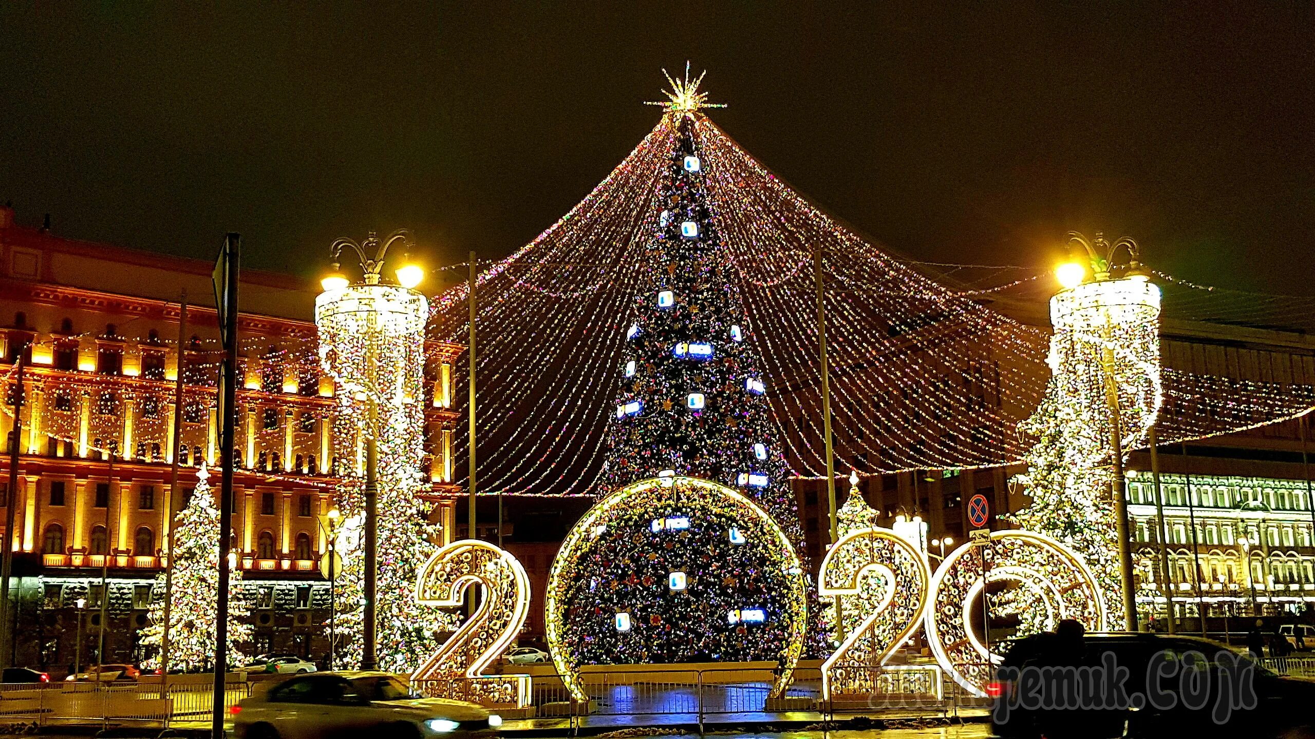 Цум на лубянке. Китай город новый год. Китай город новый год. Китай город москва 2022. Квартал красных фонарей в японии эстетика.