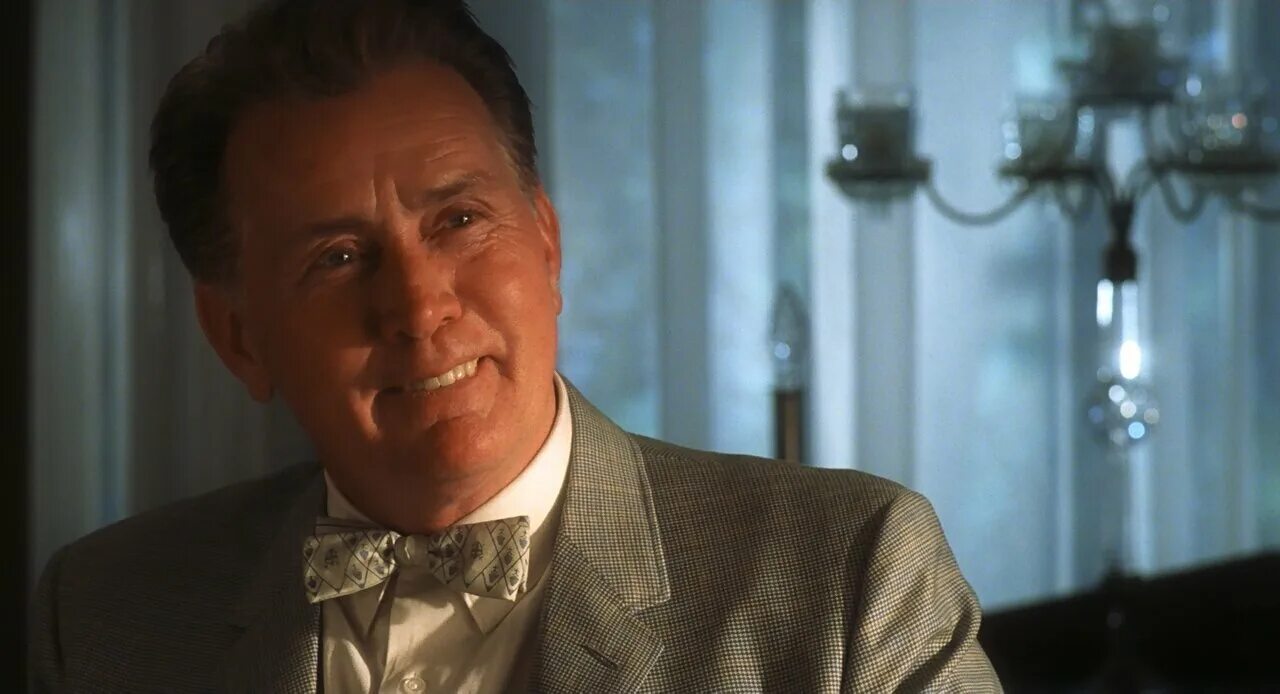 If you could show. Кристофер уокен поймай меня если сможешь. catch me if you can 2002.