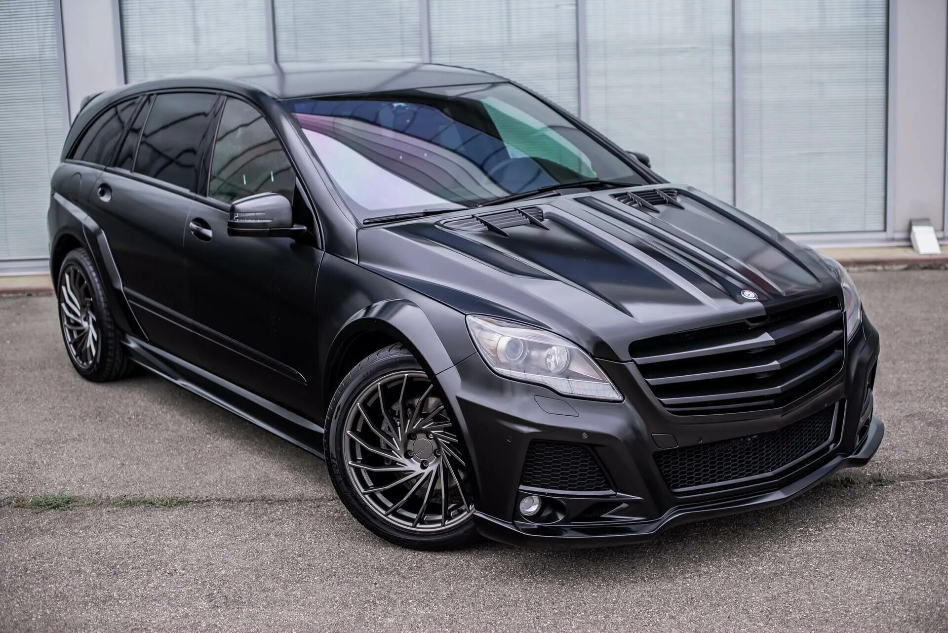 Тюнинг кузова мерседес. Обвес w251 mercedes. обвес мерседес r. 223 обвес на w221. мерседес с класс тюнинг.