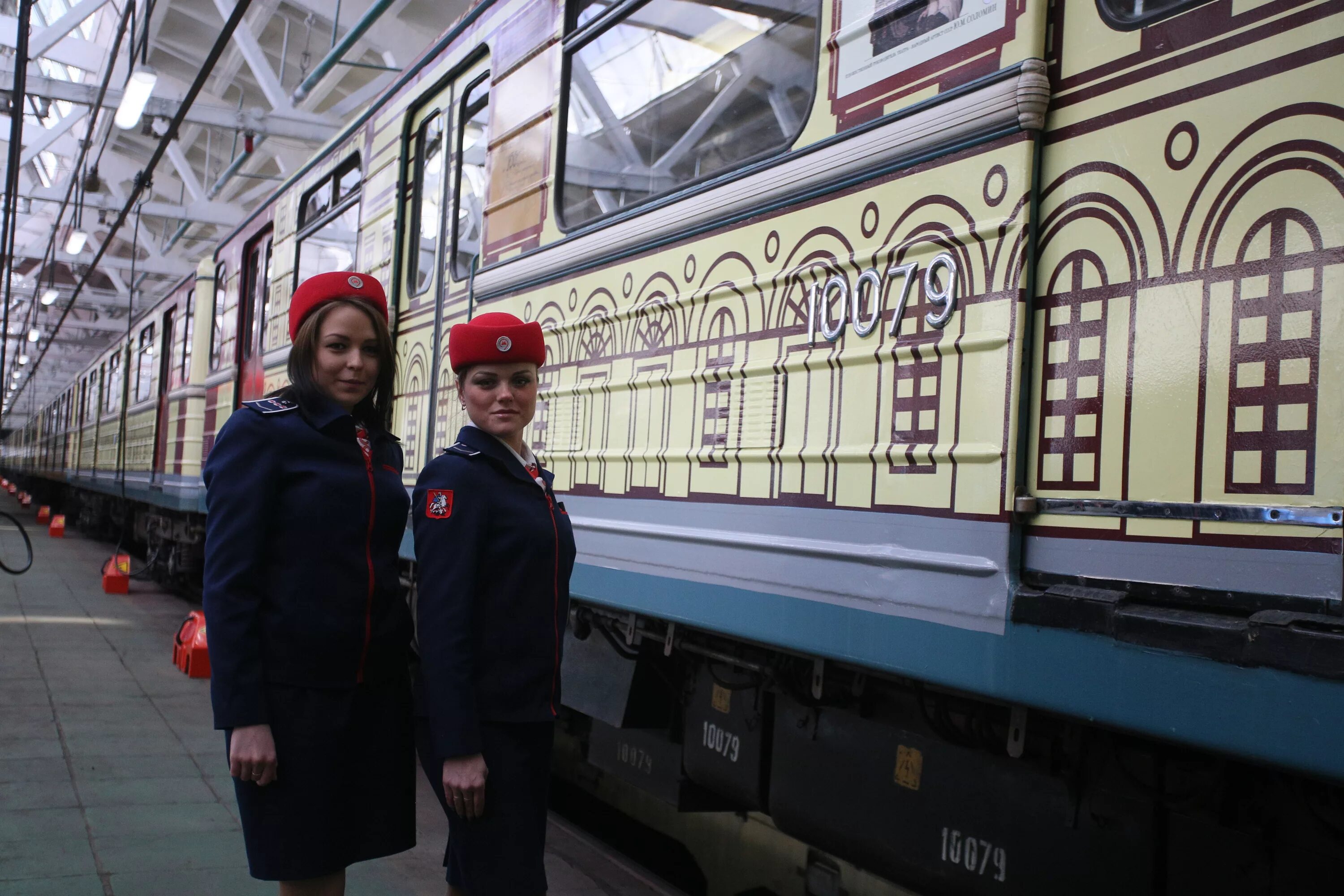 Озвучили станции. Депо Сокол Московского метрополитена экскурсия. Московский метрополитен экскурсии. Экскурсия поезд метро а. Экскурсия в метро Москвы.