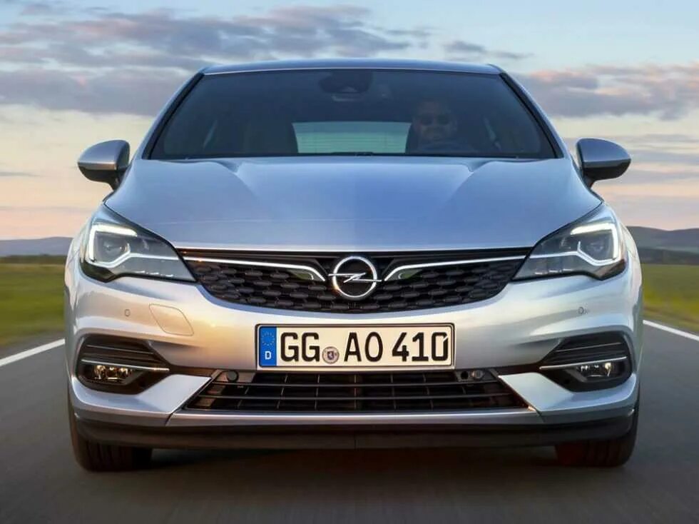 Opel Astra 2021. Опель Зафира 2022.