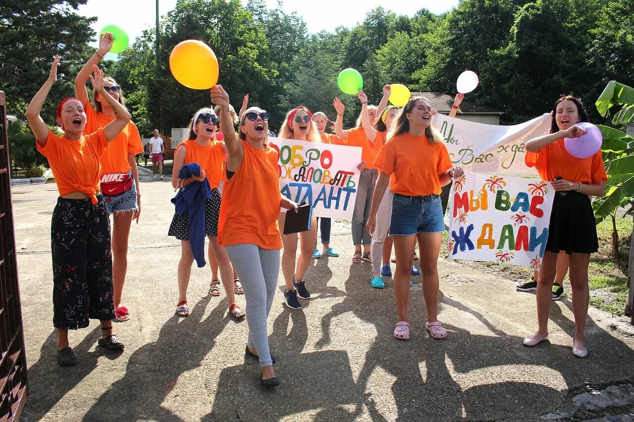 Лагерь в сочи. Совет-квадже лагерь остров мадагаскар. Лагерь в сочи 2022. Лагерь в сочи для подростков. Детский лагерь в сочи.
