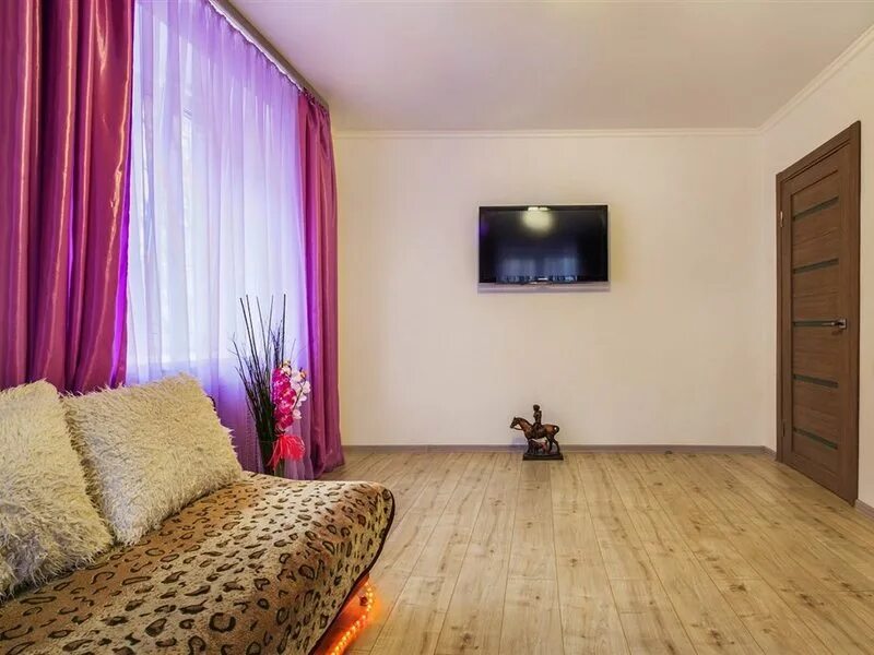 Квартира уюбьная и благоустроена. Ульяновская улица 35 ростов-на-дону. Квартира в центре ростова. Ростов-на-дону улица тельмана 110с2. Лермонтовская 48 ростов на дону.