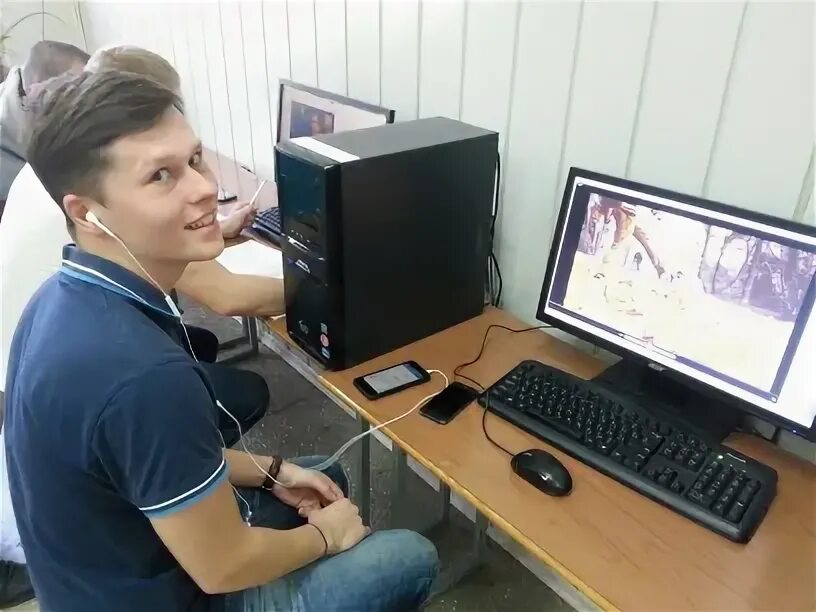 Что общего между вороном и письменным. Что общего между вороной и письменным столом.