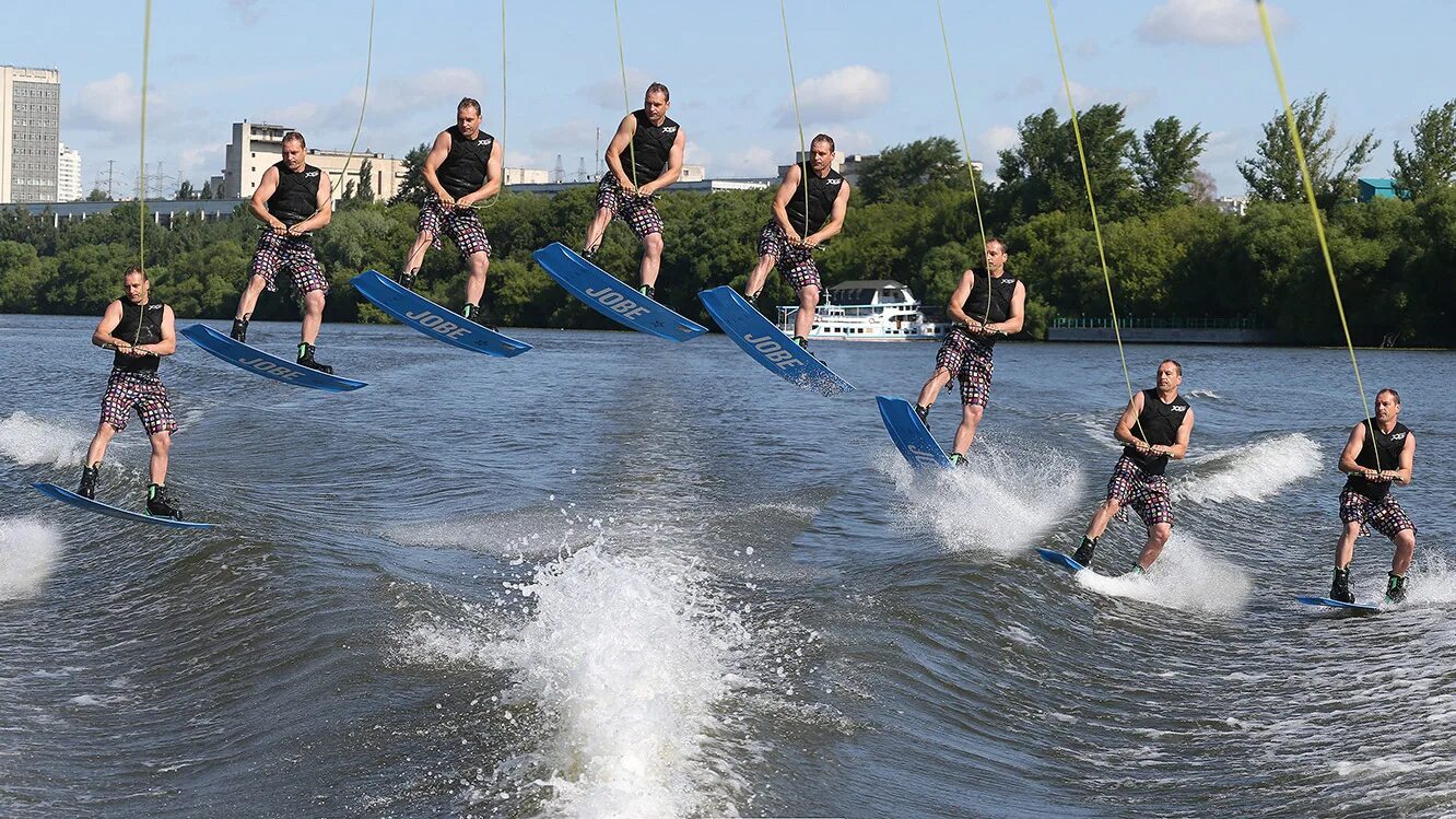 Вейкборд Красногорск. Wake Park Строгино. Рейли вейкборд. Прыжок на вейке парк Строгино.