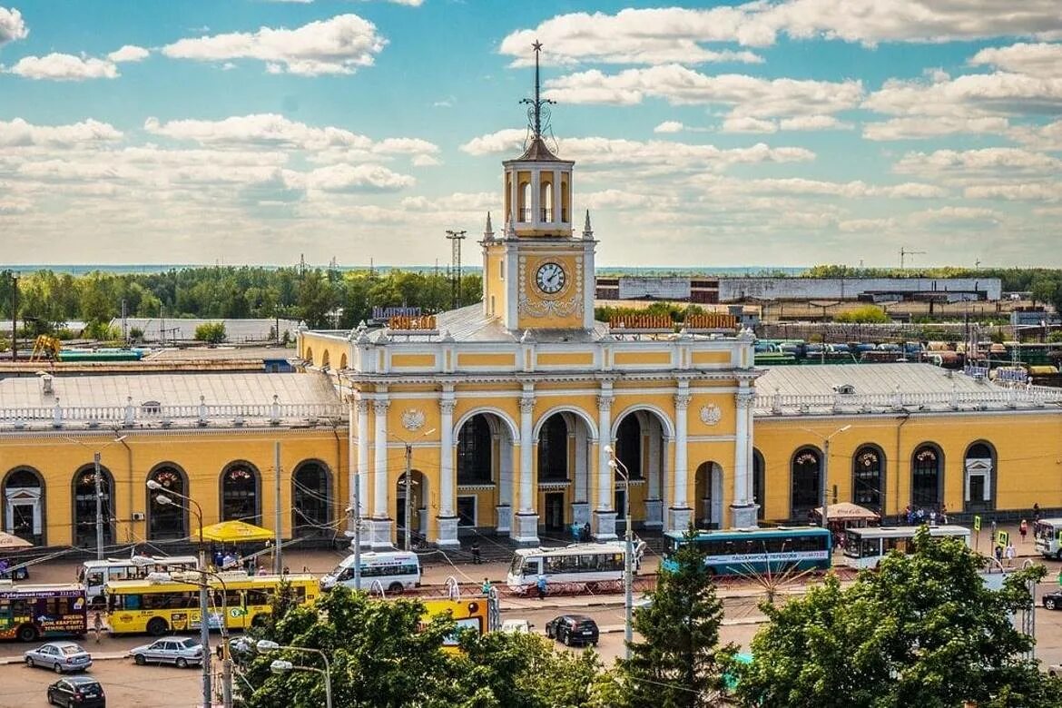 Железнодорожный вокзал Ярославль-главный Ярославль. Здание вокзала Ярославль главный. ЖД вокзал Ярославль главный. Вокзал в Ярославле Железнодорожный.