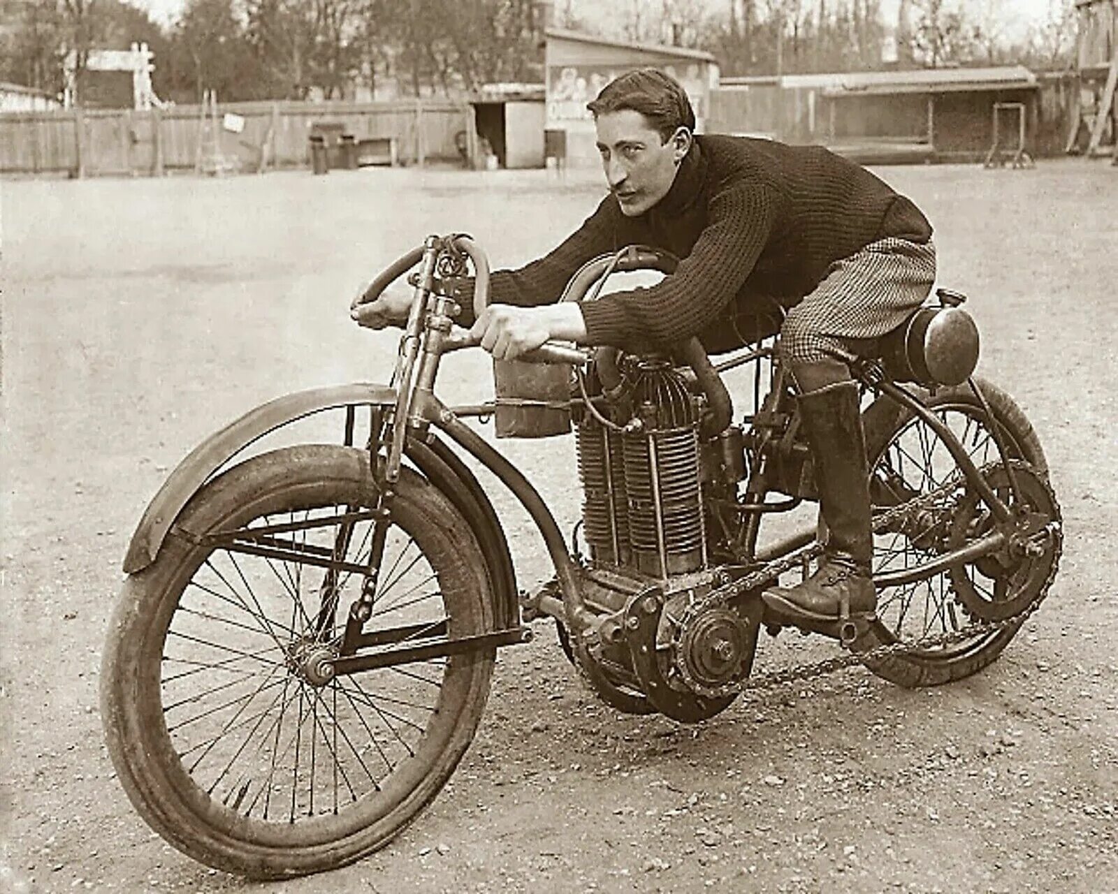 Шб мото старый. Самый первый мотоцикл Харлей Дэвидсон. Мотоцикл indian 1903. Первый мотоцикл Харлей Дэвидсон 1903. Харлей Дэвидсон 1909 года.