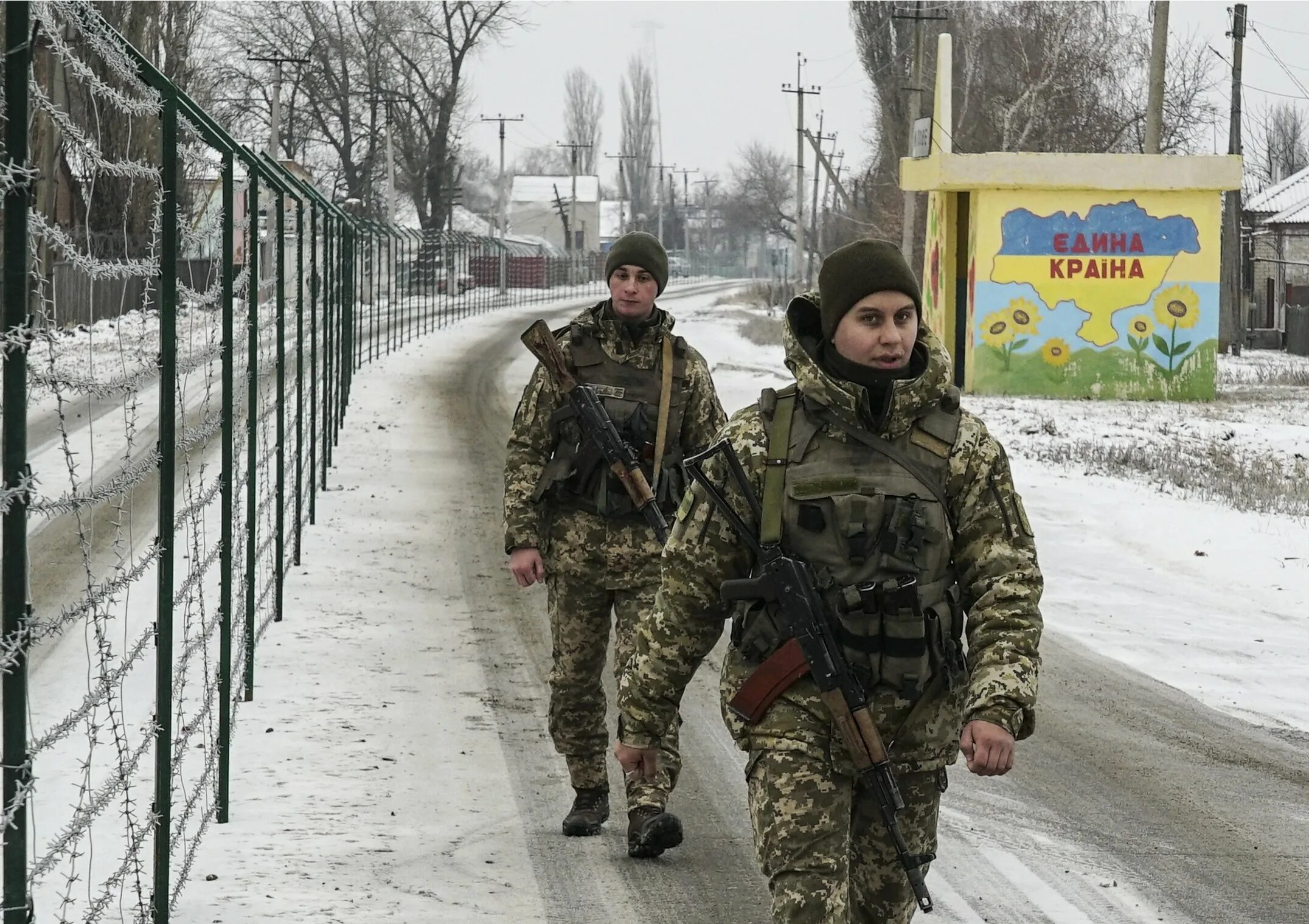 Украина возле границ. Российско-украинская граница. Российская украинская граница. Пограничники России на границе с Украиной. Пограничники на российско украинской границе.