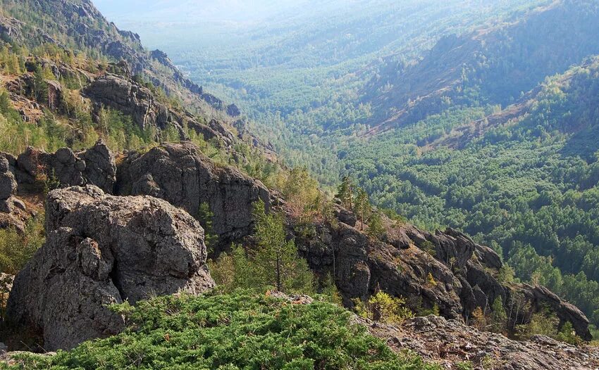 урал горы. гора каменный пояс росси. каменный пояс горы.
