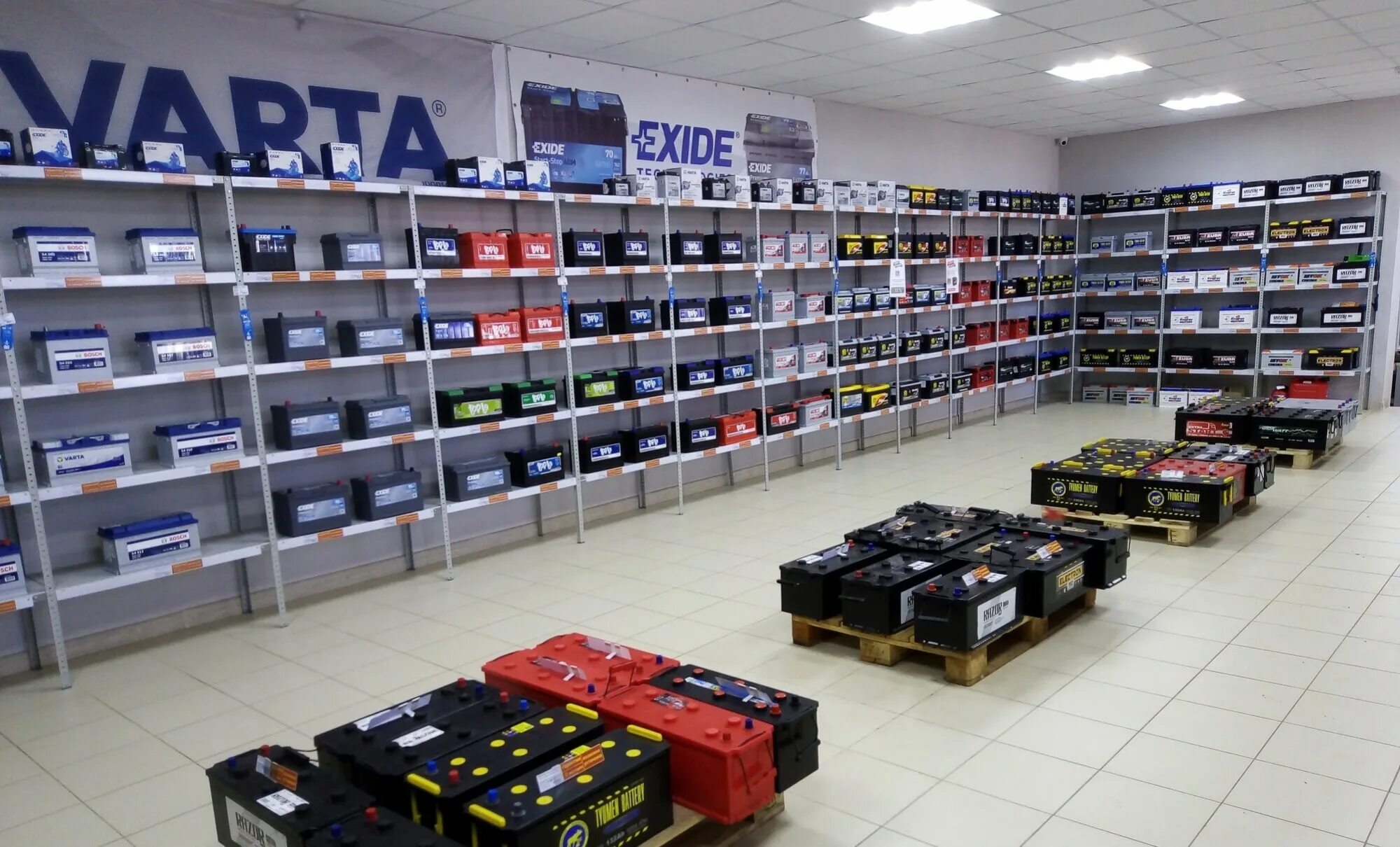 Battery shop. Аккумуляторный центр Псков Инженерная 9. Магазин аккумуляторов. Магазин аккумуляторов для авто. Магазин АК.