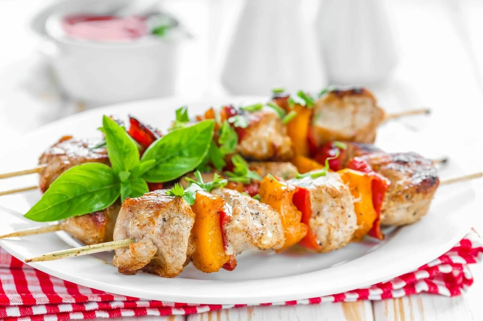 Можно ли шашлык при похудении. Шашлык. шашлык куриный. шашлык на шампуре. шашлык на шпажках.