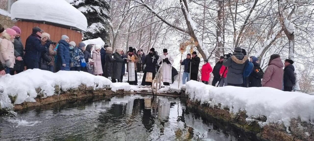 Крещение Нижнекамск купель Нижнекамск. Крещение Господне прорубь купель Нижнекамск. Крещение в Красном Ключе. Освященные купели в Нижнекамске. 17 18 19 января