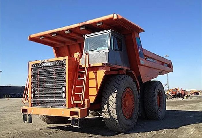 Карьерный самосвал вольво а-40. Карьерный самосвал белаз-75131. Категория а3 на карьерный. Комацу самосвал 120 тонн. Белаз 7558.