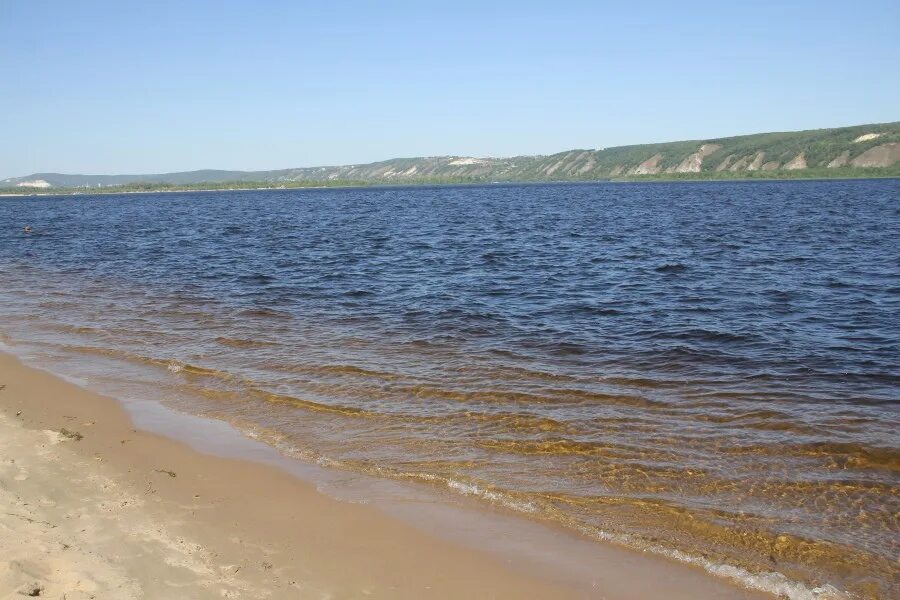 Вода в реке волга в самаре. Побережье Волги. Самара Волга. Шип в реке Волга. Берег Волги Самара.