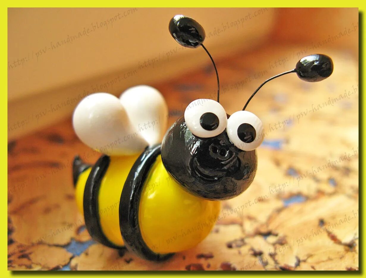 Пчелка из киндера. Пчелка из полимерной глины. Пчела из полимерной глины. Лепка пчела. Пчела своими руками.