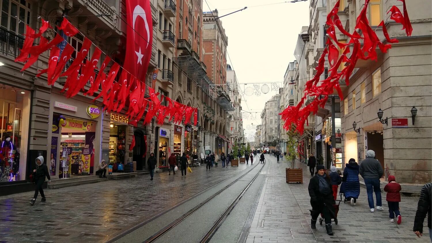Истикляль Стамбул. Турция улица Истикляль. Улица Истикляль, Стамбул, Турция. Турция площадь Истикляль.