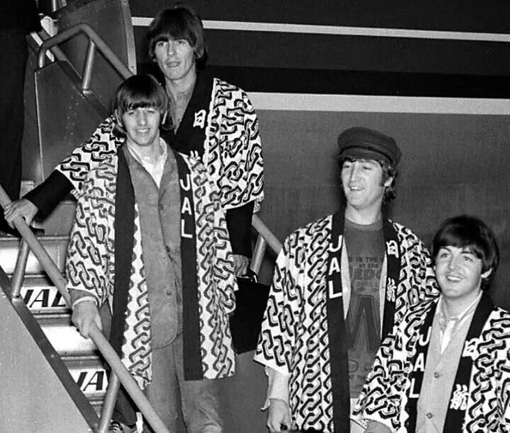 5 битл. The beatles in 1966. the beatles в японии. концерт the beatles в японии. битлз в японии в 1966 году.