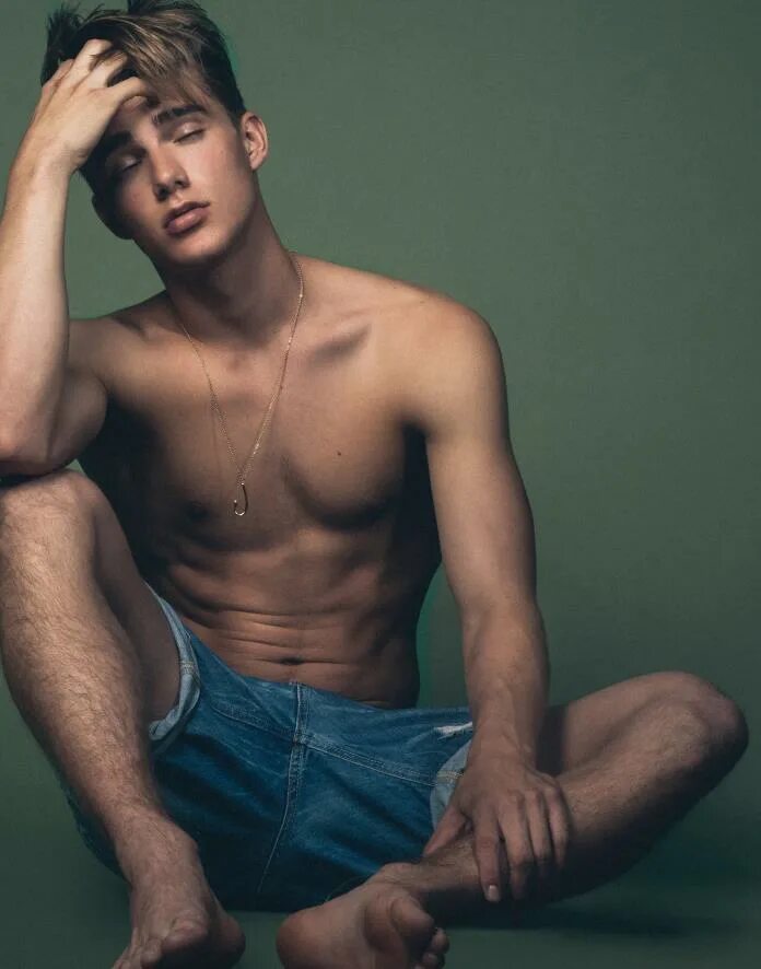 Пассивный мальчик. Cute boys tg. Даниэль гро. Мальчик wanking. Cute boys tg.