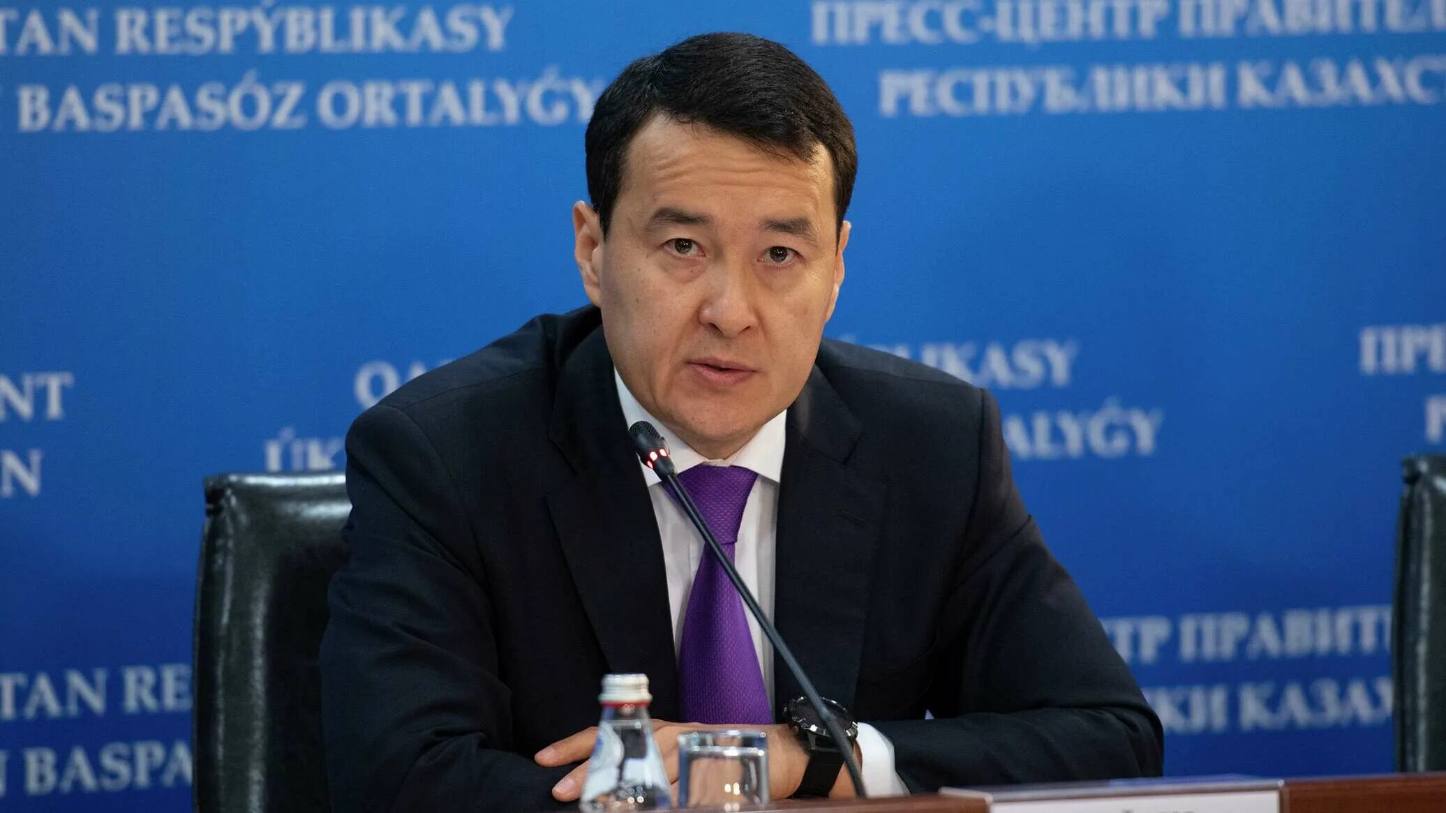 Аскар узакпаевич мамин казахский политик. Сапаров премьер казахстана. Аскар узакпаевич мамин казахский политик. Первый премьер казахстана. Первый премьер казахстана.
