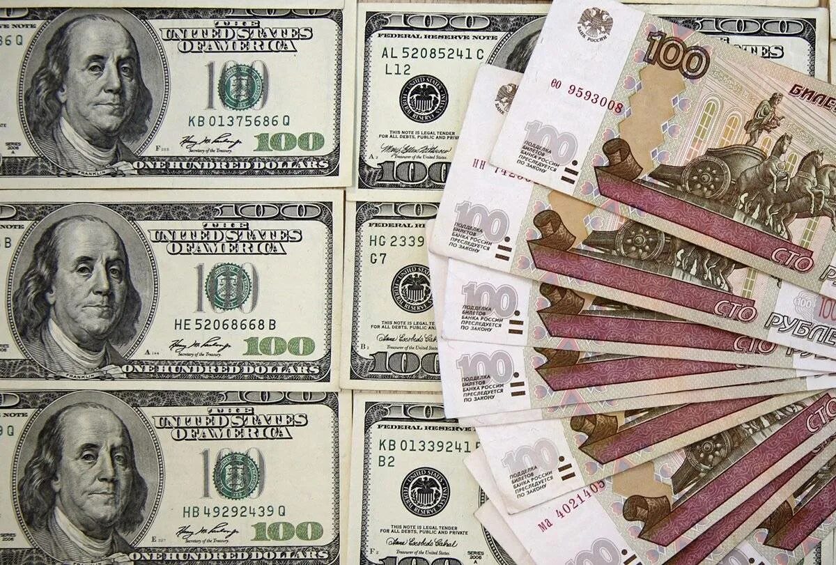 Доллары в руках. Евро валюта фото. Dollar rull. Доллар евро рубль. 29 руб в долларах.
