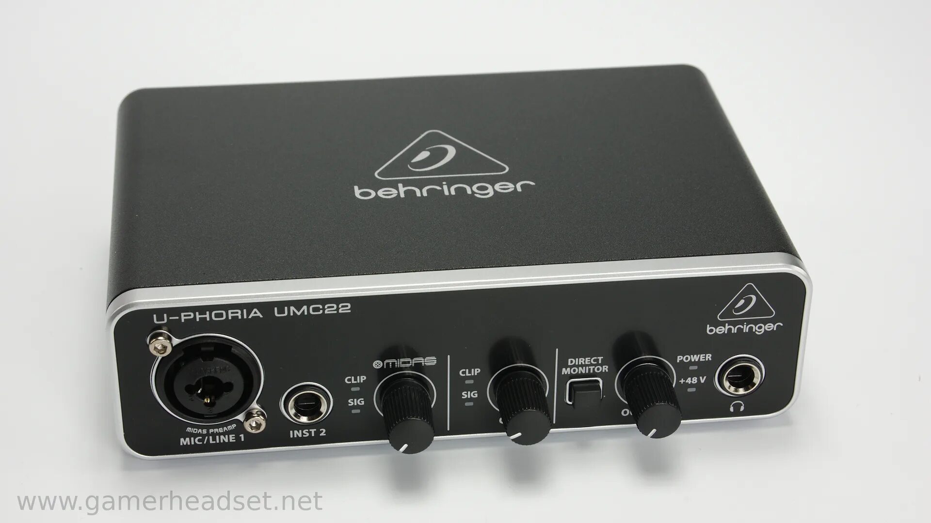 Звуковая карта behringer u phoria. Behringer umc22. Behringer umc22 + мониторы. Беренджер u-Phoria umc22. Behringer umc22 разъемы.