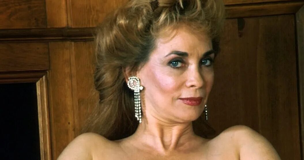 лесли нильсен. кэтлин фримен альф. лорали харт. голый пистолет 33 анна николь смит. анна смит 90х.