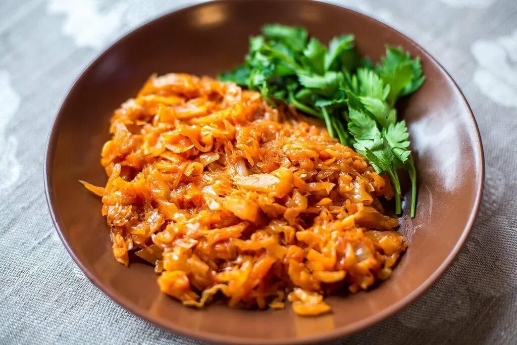 Как вкусно приготовить тушеную капусту