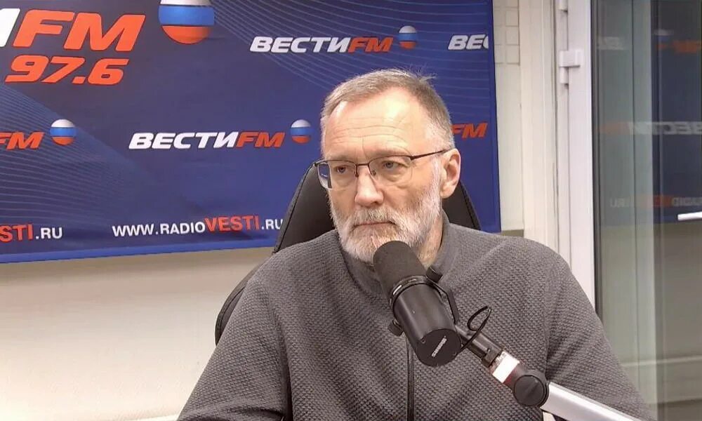 Послушать радио вести. Вести фм студия. Прямой эфир на радио. Послушать радио вести. Вести фм прямой.