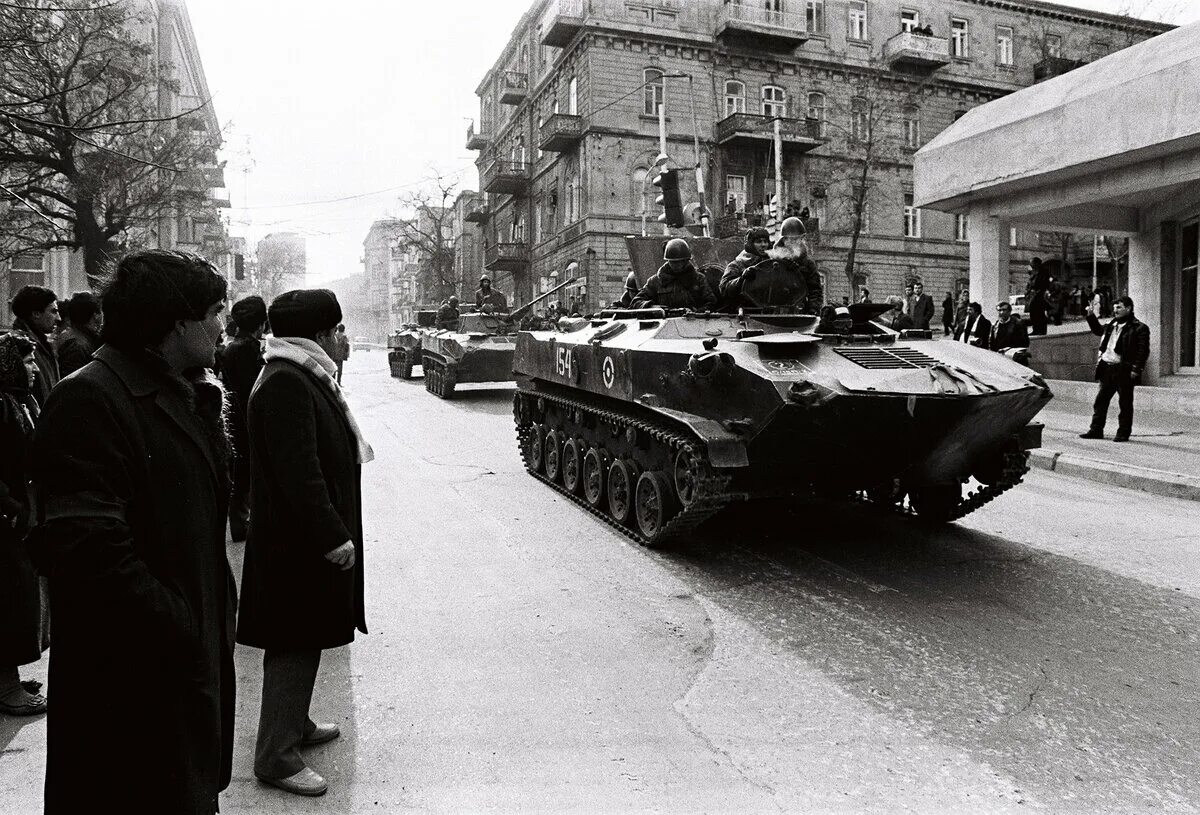 Баку. Ввод войск в баку в январе 1990. 20 января азербайджан 1990. Баку январь 1990. Баку в январе 1990.
