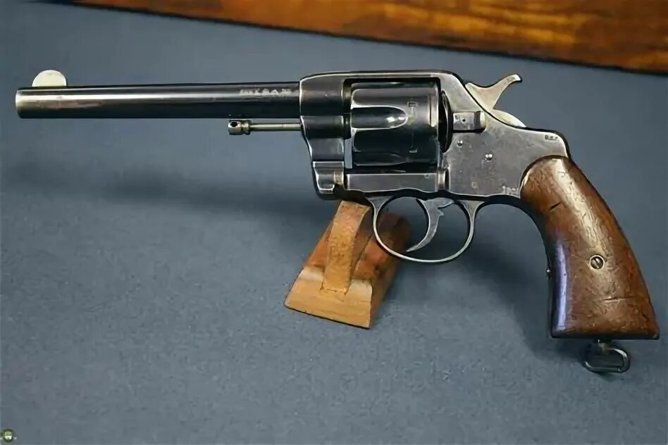 Кольт 38 калибра. Colt 38 Army Special. Револьвер Кольт полицейский. Кольт револьвер полицейский современный.