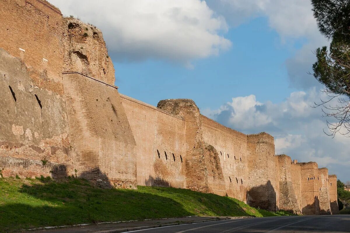 Стена Аврелиана в Риме. Аврелианова стена в Риме. Древний Рим стены. Сервиева стена в Риме. Стены древнего рима