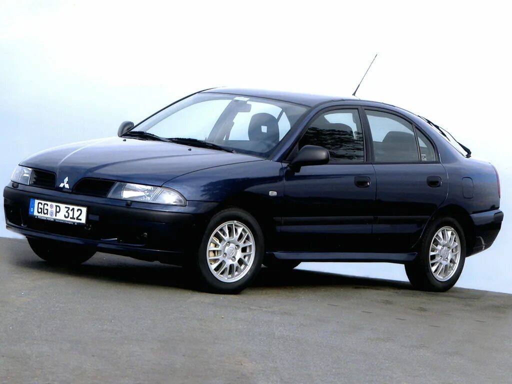 Carisma. Мицубиси Каризма. Мицубиси клизма. Митсубиси Каризма 1995. Mitsubishi Carisma i.