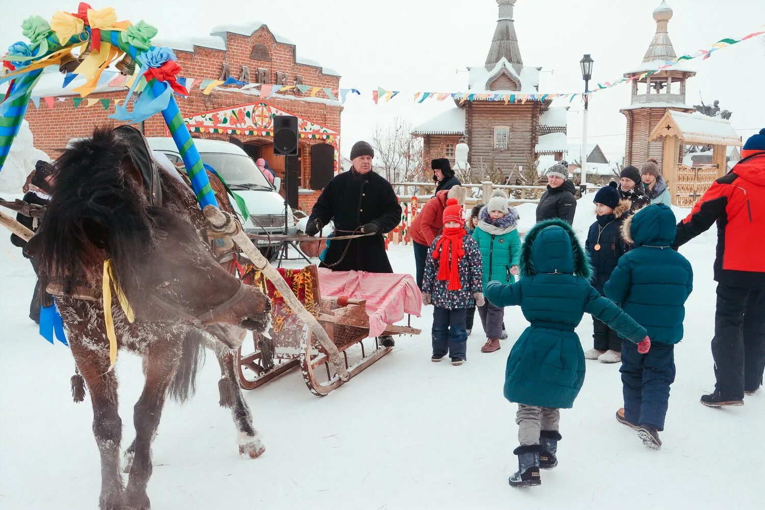 Прошла масленица народные гуляния. Старина Сибирская Большеречье проводы зимы. Масленичные гуляния в старину. Развлечения на Масленицу в старину. Масленица в старине сибирской.