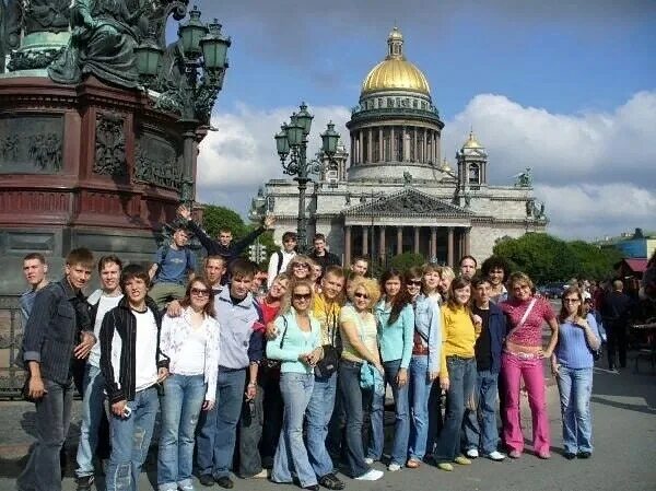 Туристы в Петербурге. Питер туризм. Санкт-Петербург туристы и экскурсии. Туристы в Питере летом.