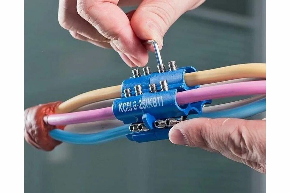 Для соединения кабеля используют. Муфта для соединения кабеля 6 мм2. Муфта соединительная для кабеля КСМ 5 25. Соединитель проводов 6мм2. Муфта соединительная заливная для кабеля 5х10.