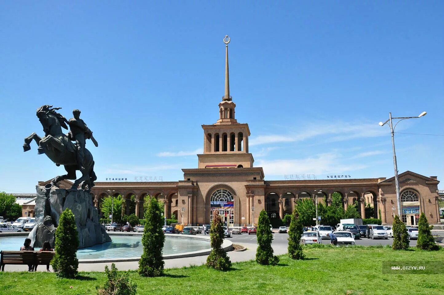 Ереван подробнее. Армения Ереван достопримечательности. Армения Ереван Эребуни. Армения Ереван обзорная экскурсия. Ереван центр города.