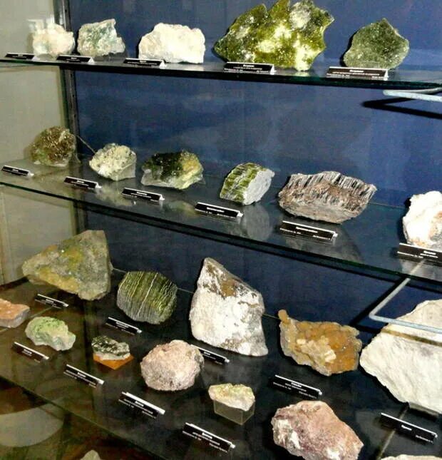 Горные породы и минералы. Ильменский заповедник минералы. Ильменский заповедник минералы. Заповедник минералов. Ильменский минералогический музей.