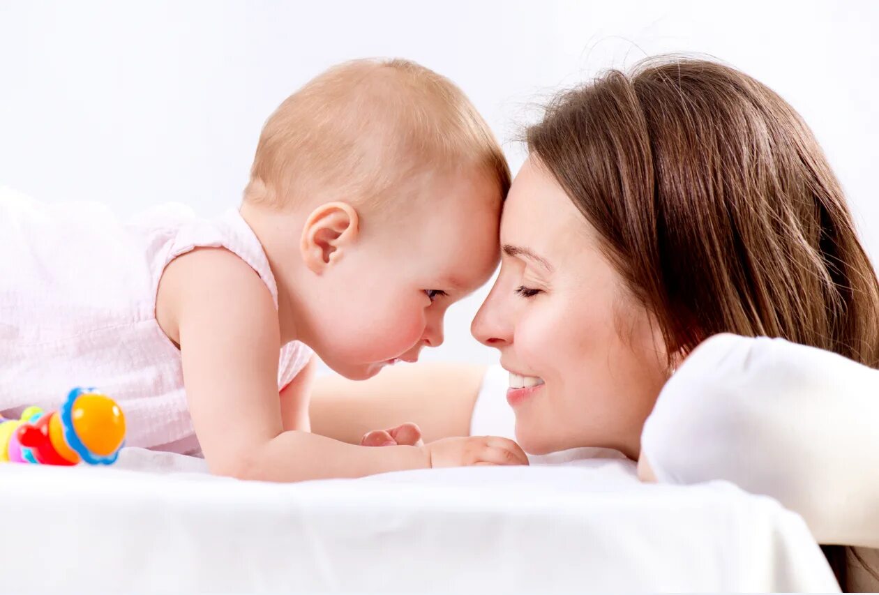 Anne. Anne. Anne. Мама с младенцем. Мама с малышом на руках.