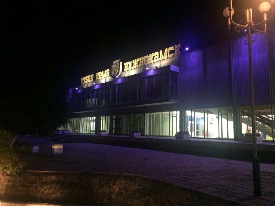 Вокзал нижнекамск. Жд вокзал нижнекамск. Автовокзал нижнекамск. Железнодорожный вокзал нижнекамск. Вокзал нижнекамск.