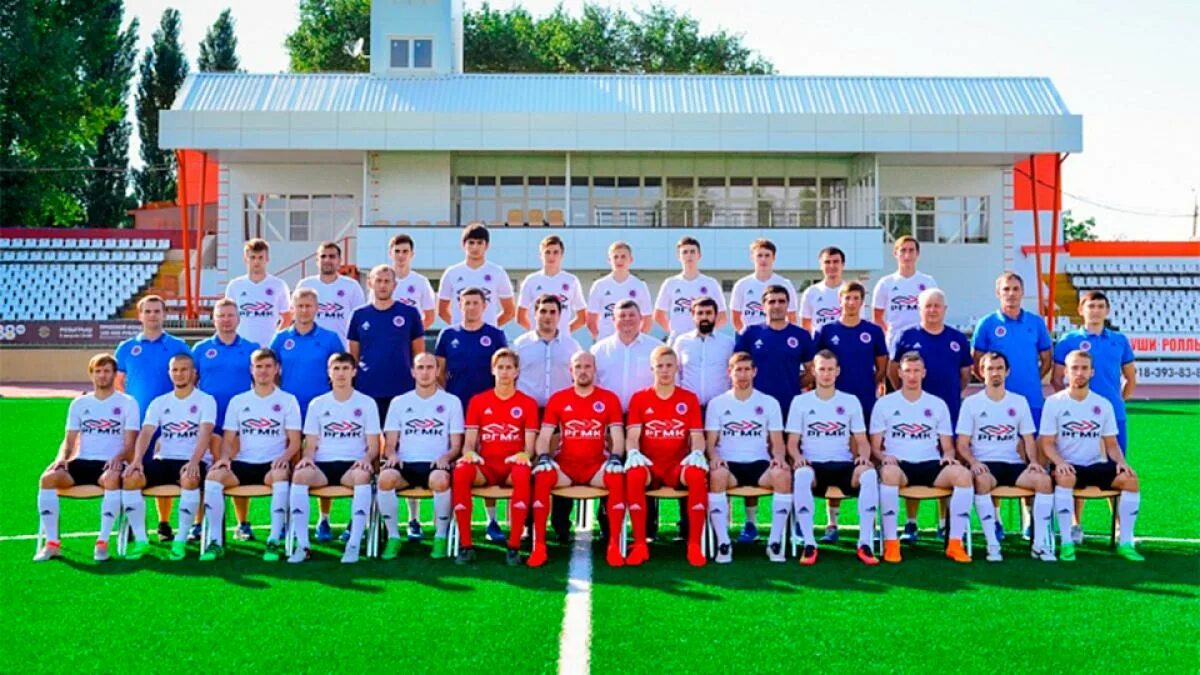 Торпедо армавир локомотив. Форма фк армавир. Футбольная команда армавир. Г армавир детская юношеская спортивная школа по футболу. Торпедо армавир локомотив.