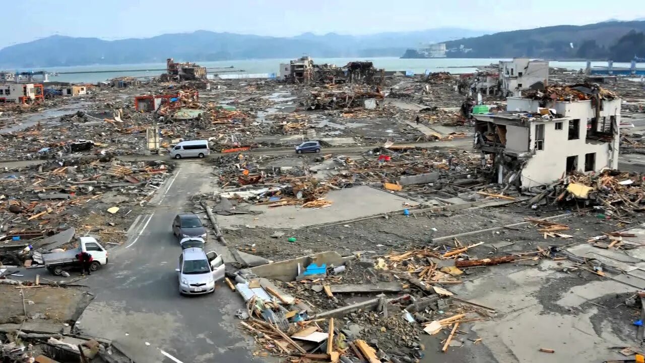 Natural disasters tsunami. ЦУНАМИ В Японии в 2011. ЦУНАМИ В Японии 2004. Наводнение в Японии 2011. Стихийные бедствия ЦУНАМИ.