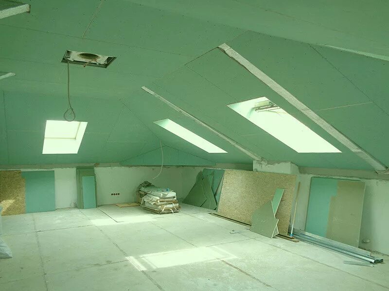 Обшить мансарду гипсокартоном. Обшивка потолка мансарды гипсокартоном. отделка потолка мансарды гипсокартоном. отделка мансарды гипсокартоном. мансарда черновая отделка.